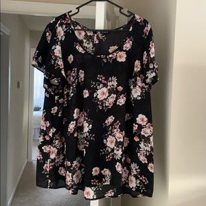 Torrid flowery & flowy blouse 🌺